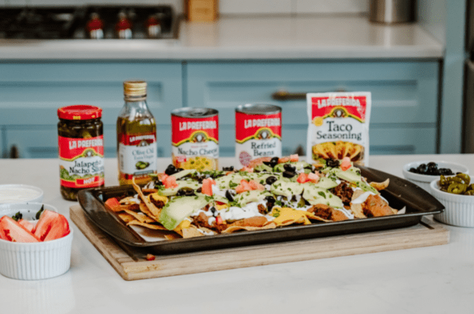 super nachos, nacho platter, nacho plate, nacho tray, nachos platter, nachos plate, nacho plate recipe, nacho board, super nacho platter, game day recipes, easy game day recipes, recipes for game day, best recipe for game day, game day mexican recipes, mexican game day recipes, game day nacho recipe, game day nachos recipe, game day nachos